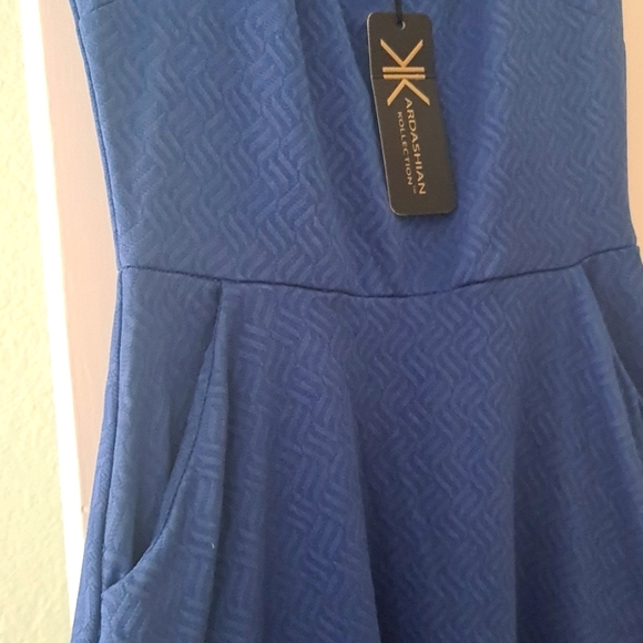 Cute 👗fit and flare dress with pockets. Blue, XS Kim Kardashian brand. - Picture 3 of 4